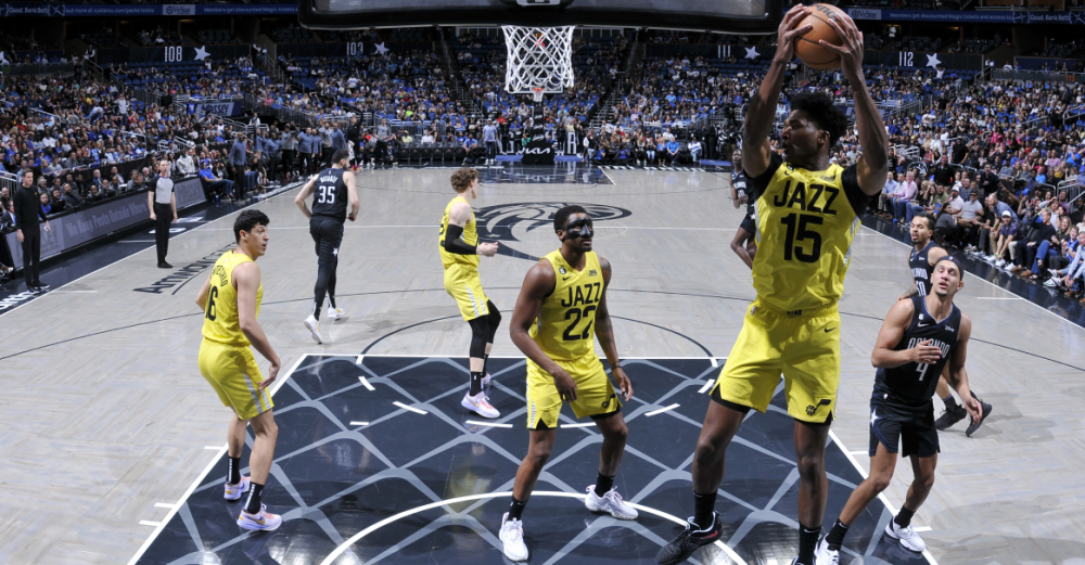 广东队鏖战爵士，克莱点燃赛场