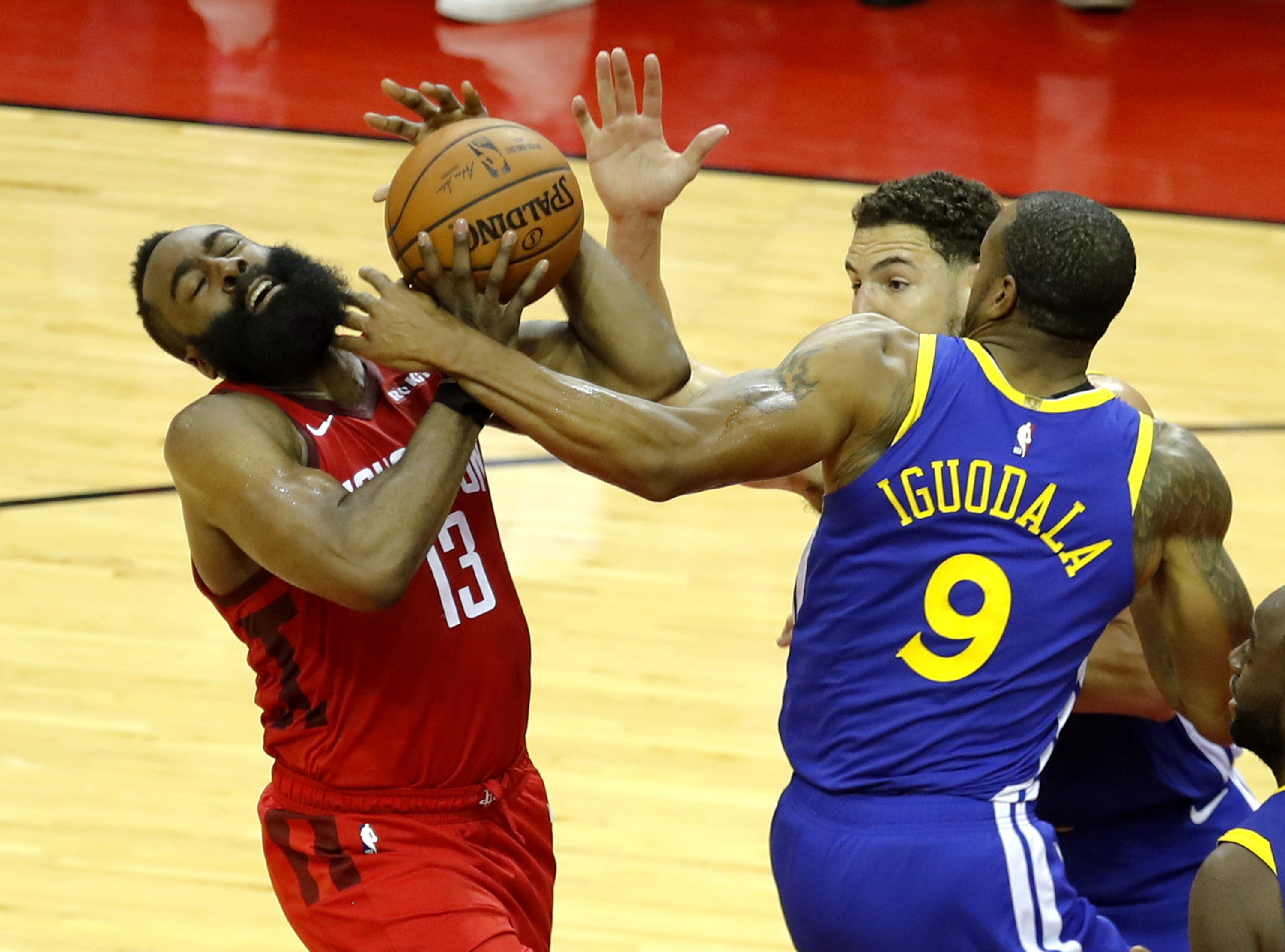 湖人完胜骑士，德罗赞统治全场