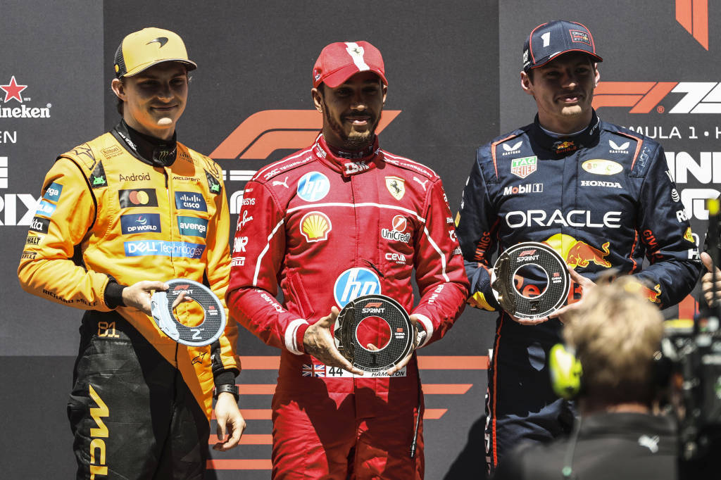 红牛二队完胜法拉利，汉密尔顿点燃赛场