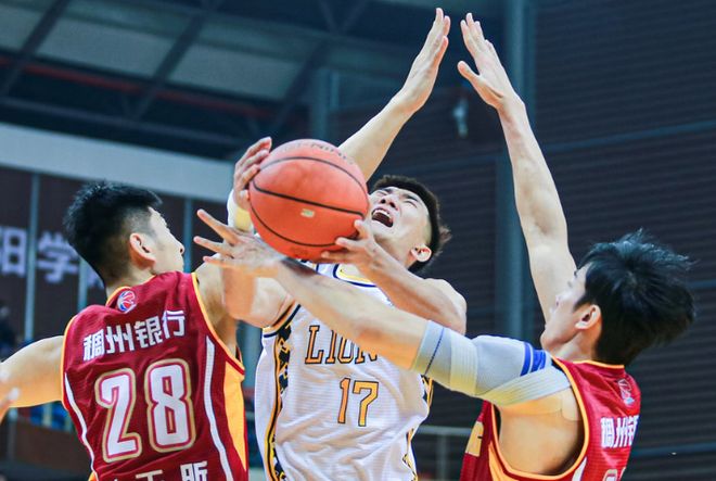 浙江队轻取鹈鹕，孙铭徽惊艳四座