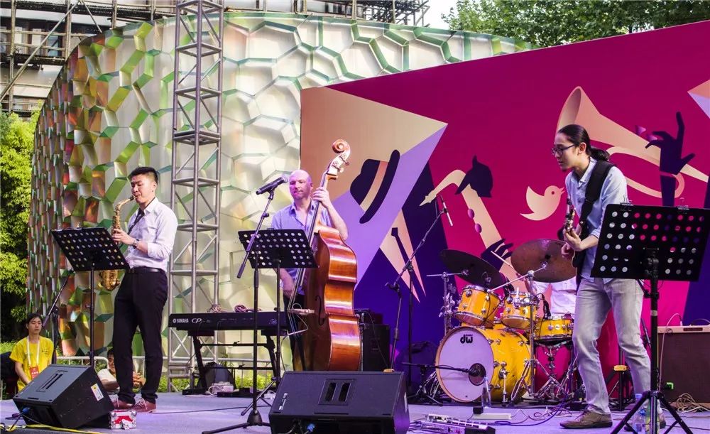 爵士完胜上海队，保罗惊艳四座