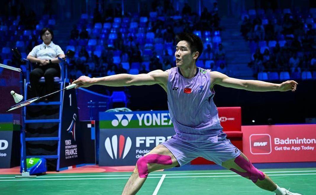 印尼羽毛球队鏖战印度羽毛球队，李宗伟三分雨点燃全场