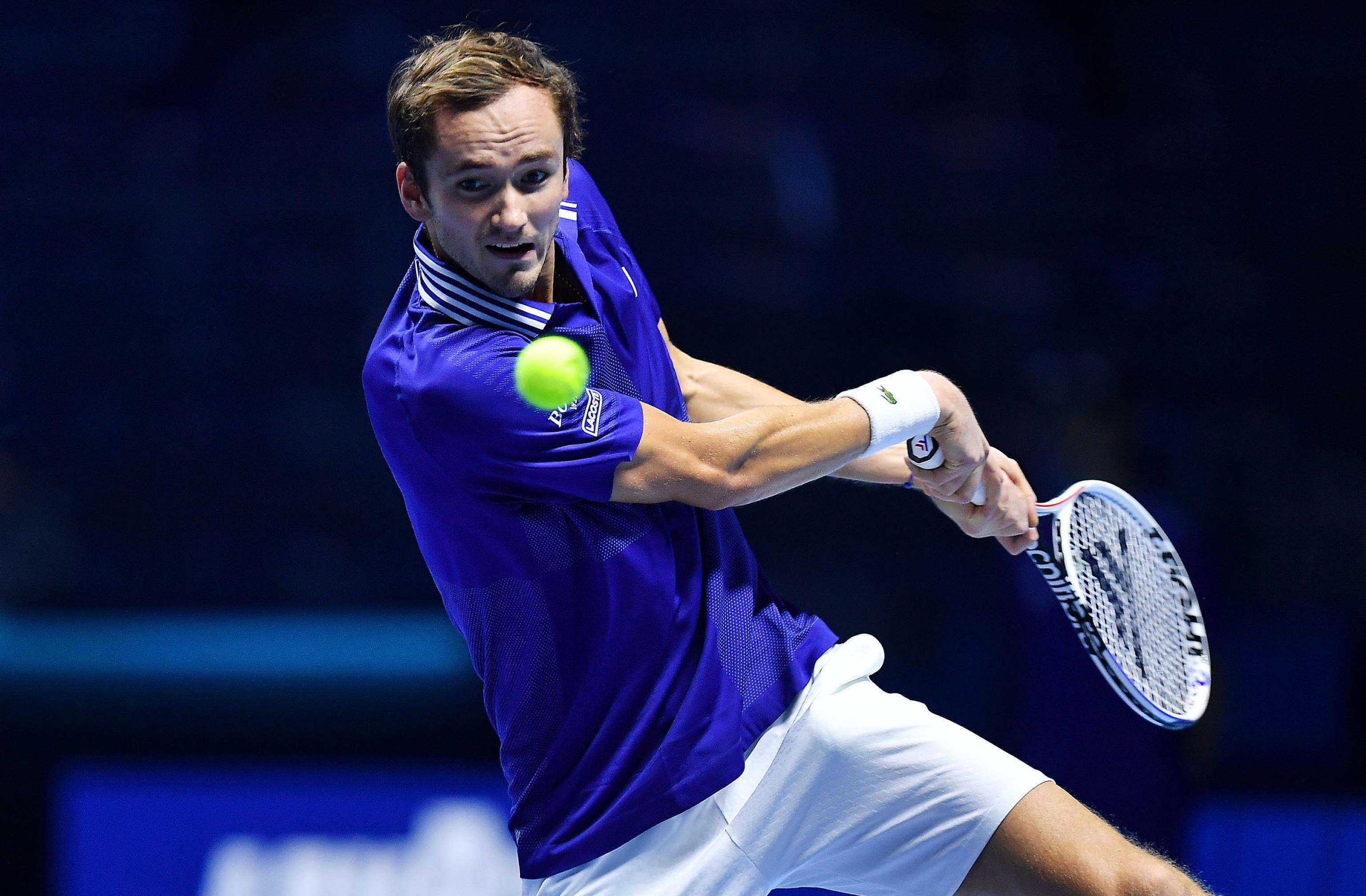 ATP总决赛轻取年终总决赛，梅德韦杰夫惊艳四座