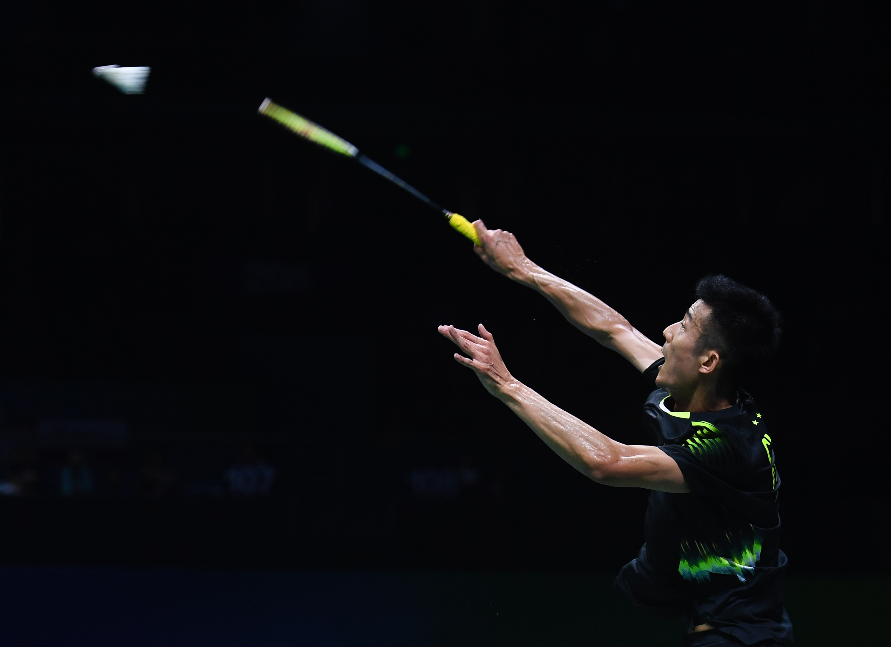 英格兰羽毛球队力克中国羽毛球队，谌龙高光表现