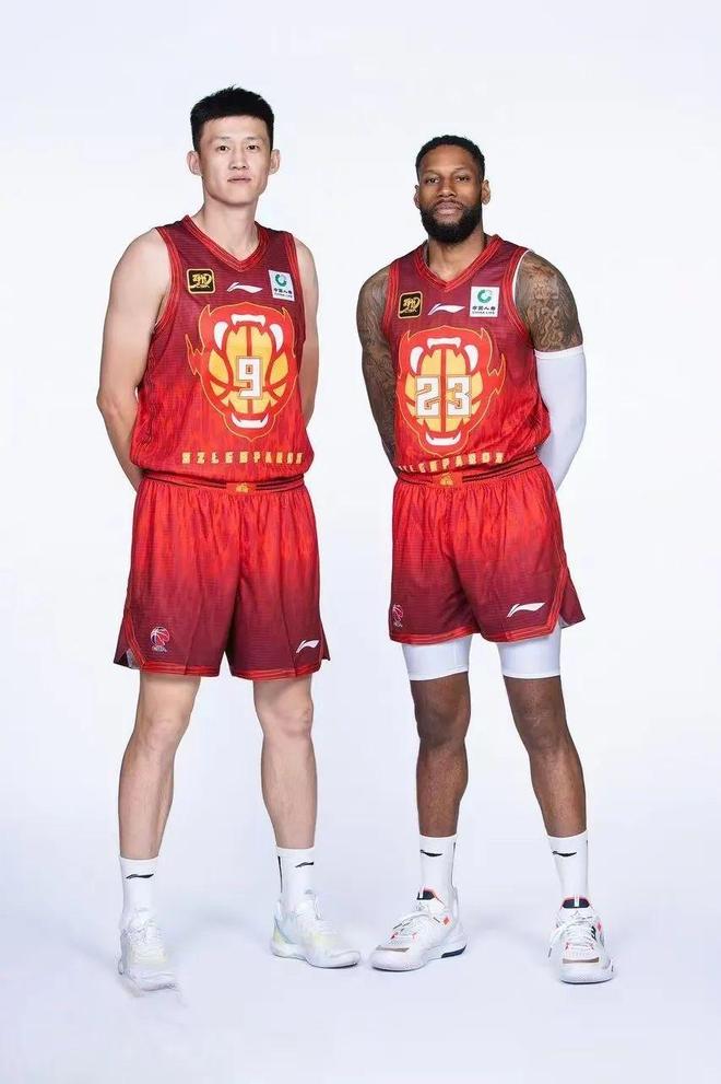 天津男篮横扫深圳队,迎来赛季首胜 天津男篮横扫深圳队,迎来赛季首胜