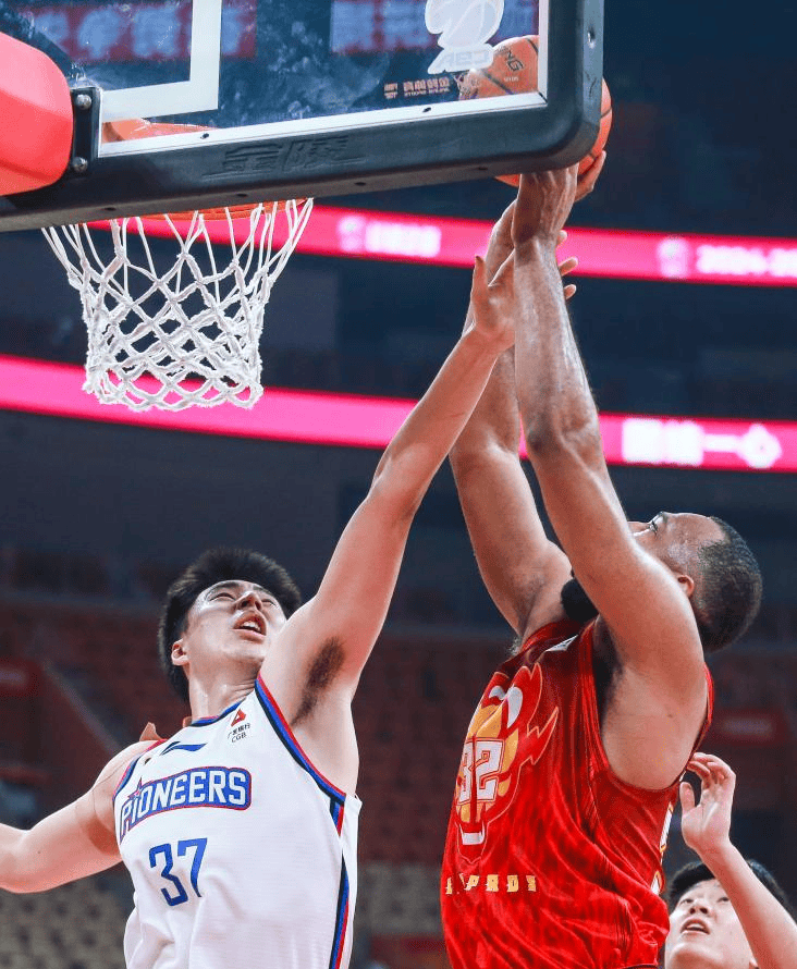 天津男篮横扫深圳队,迎来赛季首胜 天津男篮横扫深圳队,迎来赛季首胜