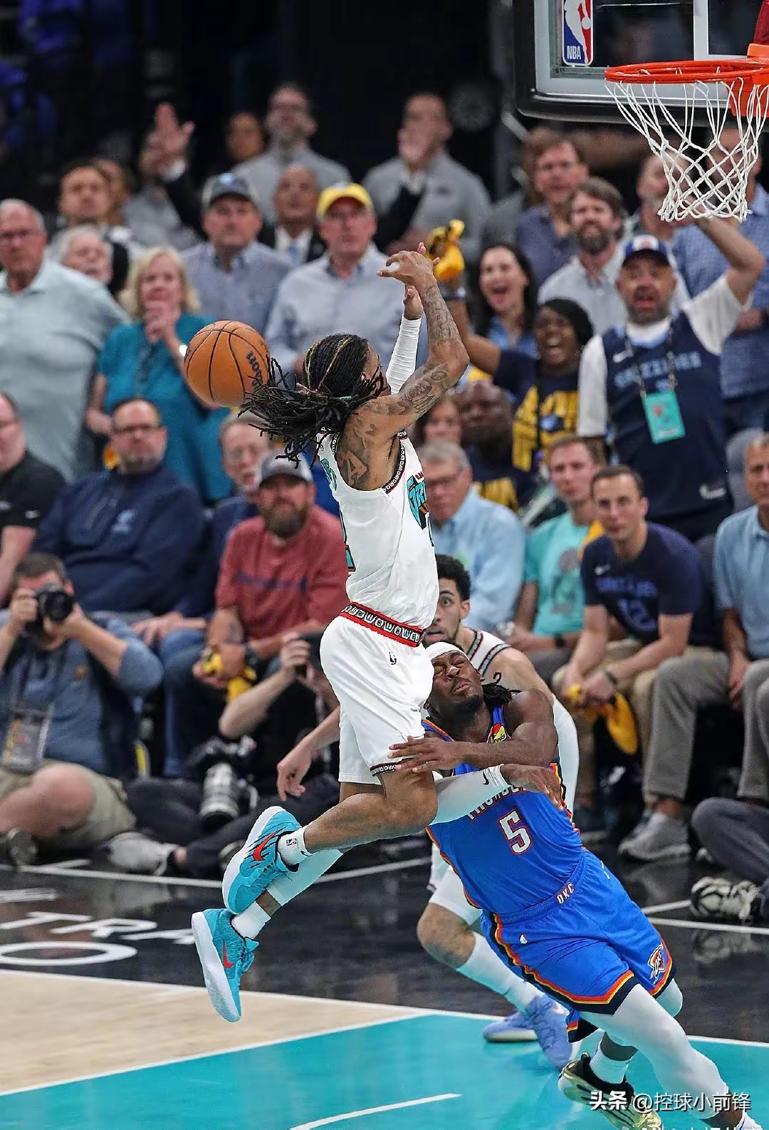 爵士主场失利：米切尔独木难支全队表现平平被对手压制