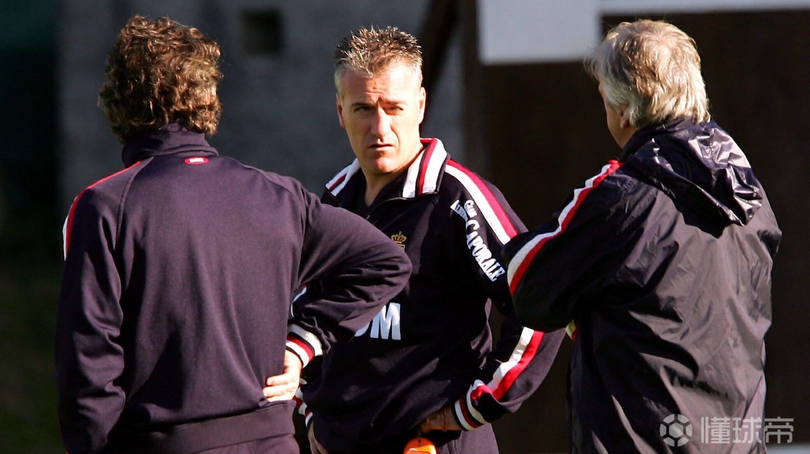 南特教练团队鼓励年轻球员,拼搏向前 南特教练团队鼓励年轻球员,拼搏向前