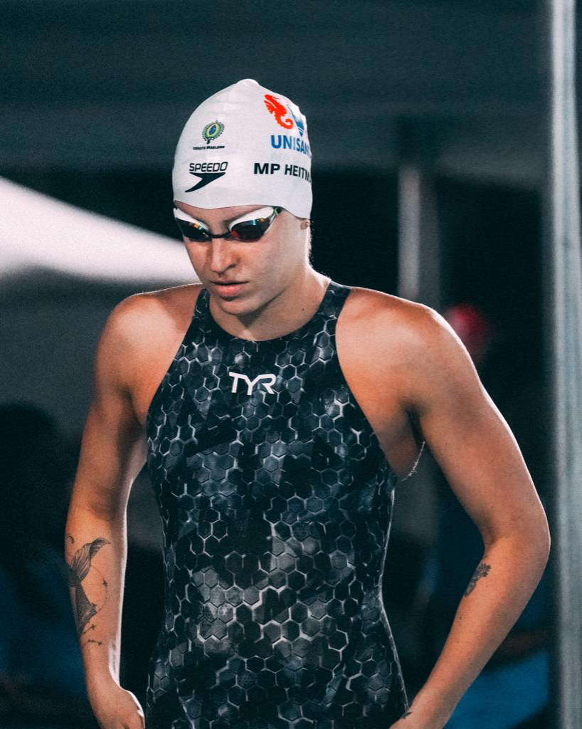 巴西游泳选手折桂，傲视群雄