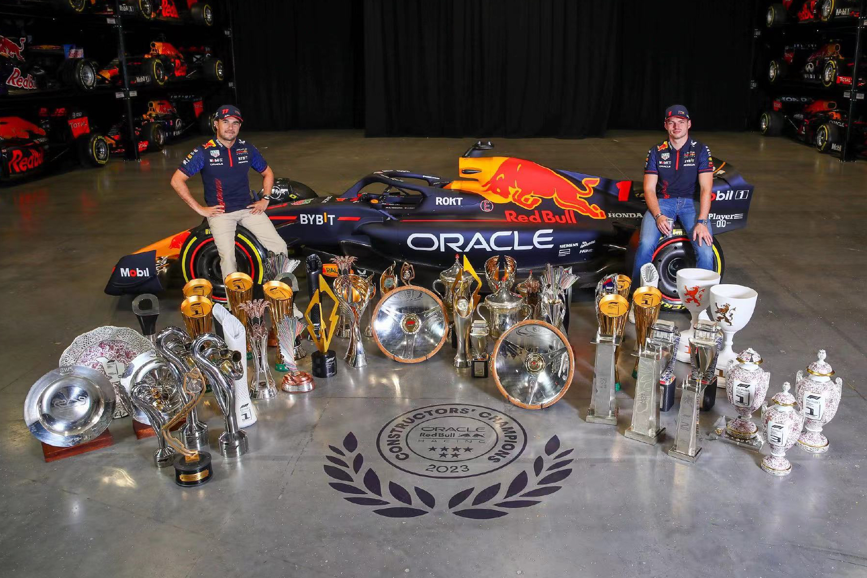 红牛车队险胜雷诺车队，塞恩斯刷新纪录