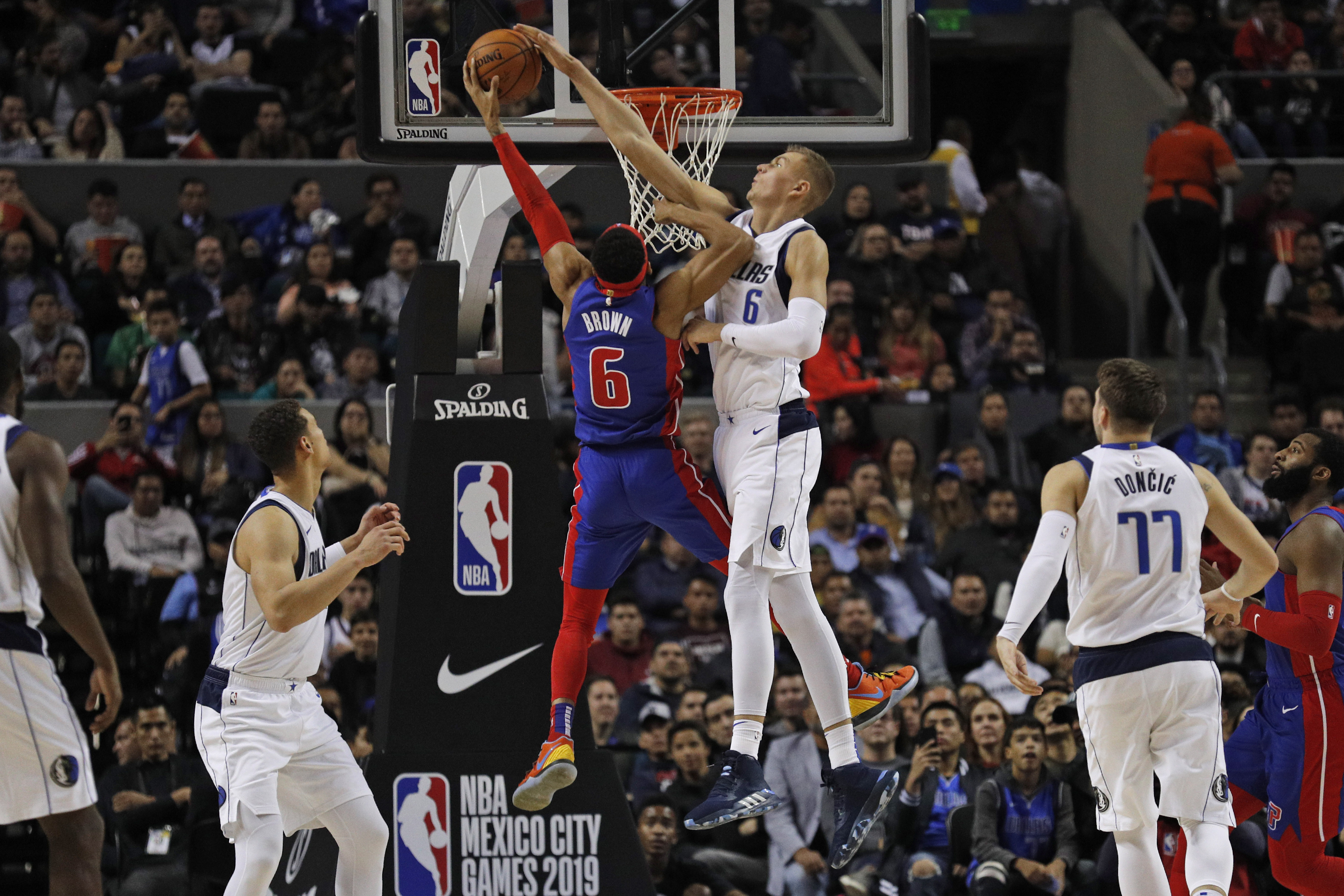 日本队轻取泰国队，黄鸭组合状态火热