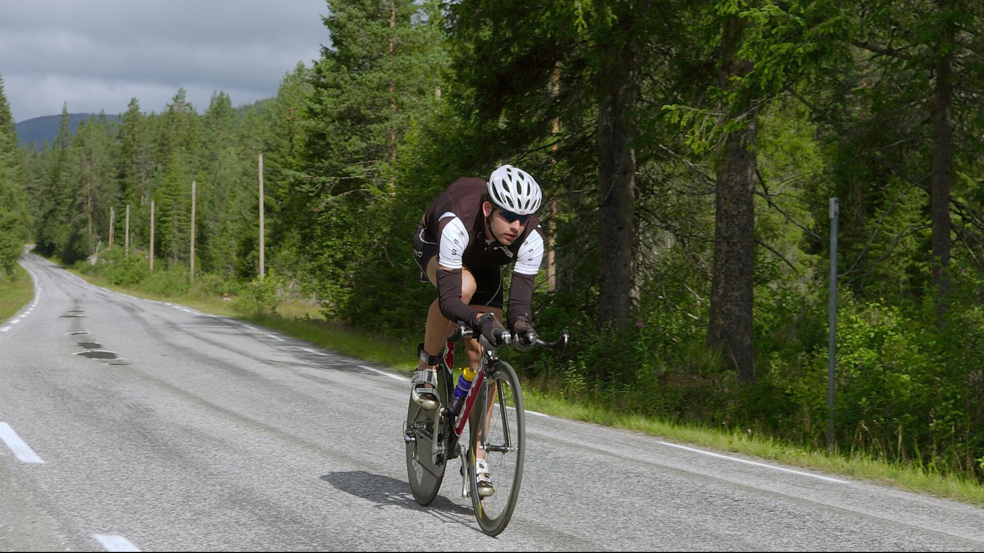 F1街道赛之夜，班凯罗的教科书级表现如何照亮赛道？